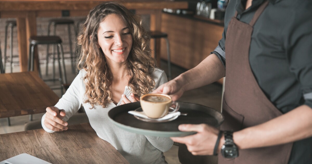 Сколько нужно пить кофе и чай, чтобы защитить себя от деменции? Исследователи работали с огромным массивом данных, накопленным за 40 лет наблюдений. Фото.