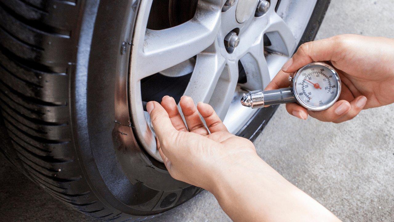 How Proper Tire Pressure Extends Their Lifespan. A useful driver habit — regular pressure checks with a gauge. Image source: techgameworld.com. Photo.
