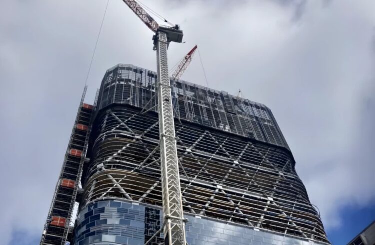 Почему во всем мире начали строить небоскребы из дерева. Небоскреб Atlassian Central в процессе строительства. Источник изображения: newatlas.com. Фото.