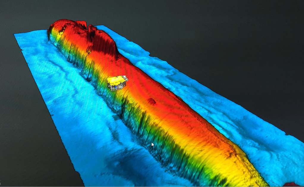 Сонарное сканирование «Комсомольца» на морском дне в Норвежском море с высоким разрешением. На снимке также виден аппарат Ægir 6000 во время операции вокруг подводной лодки. Источник изображения: zmescience.com. Фото.