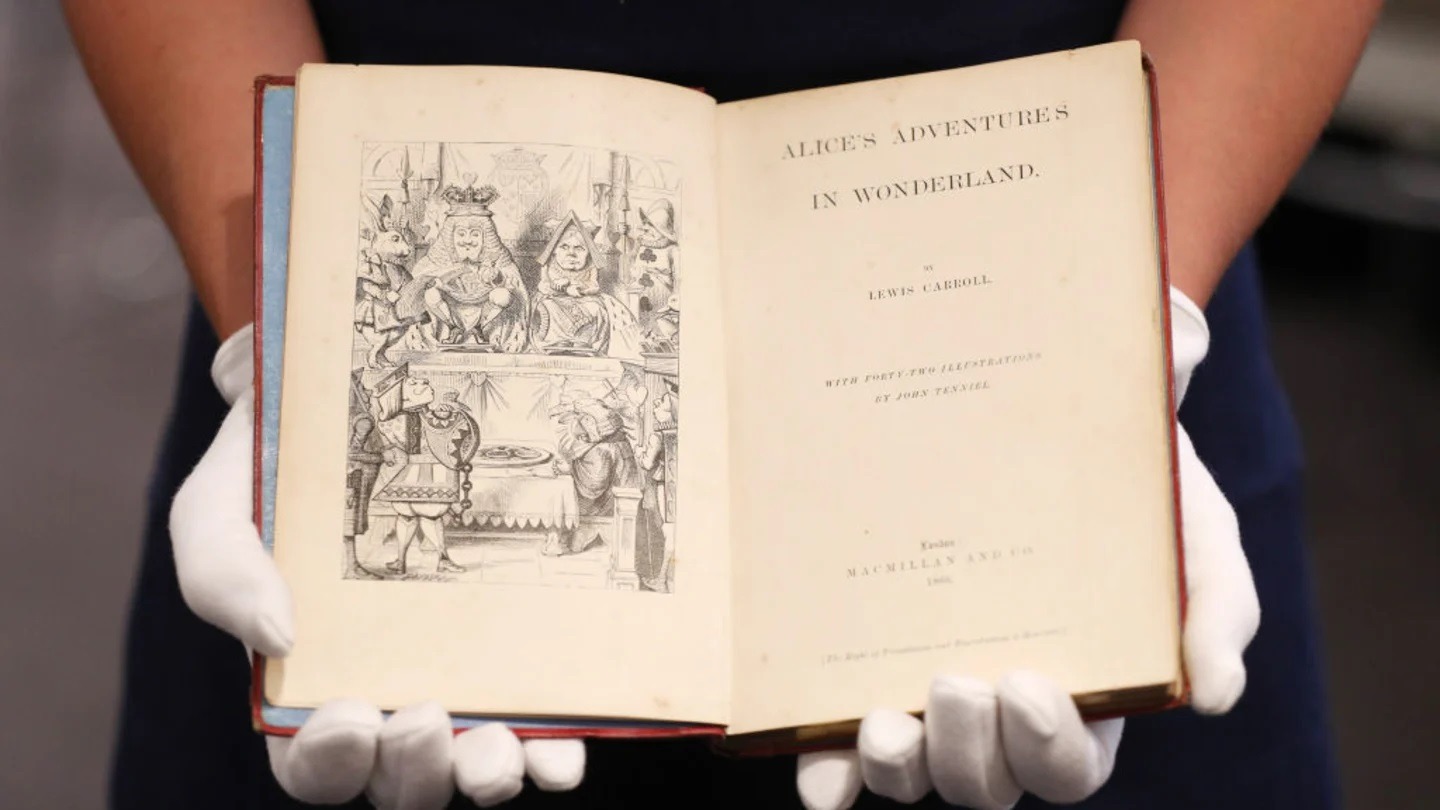 Первое издание «Алисы в Стране чудес». Источник изображения: mentalfloss.com. Фото.
