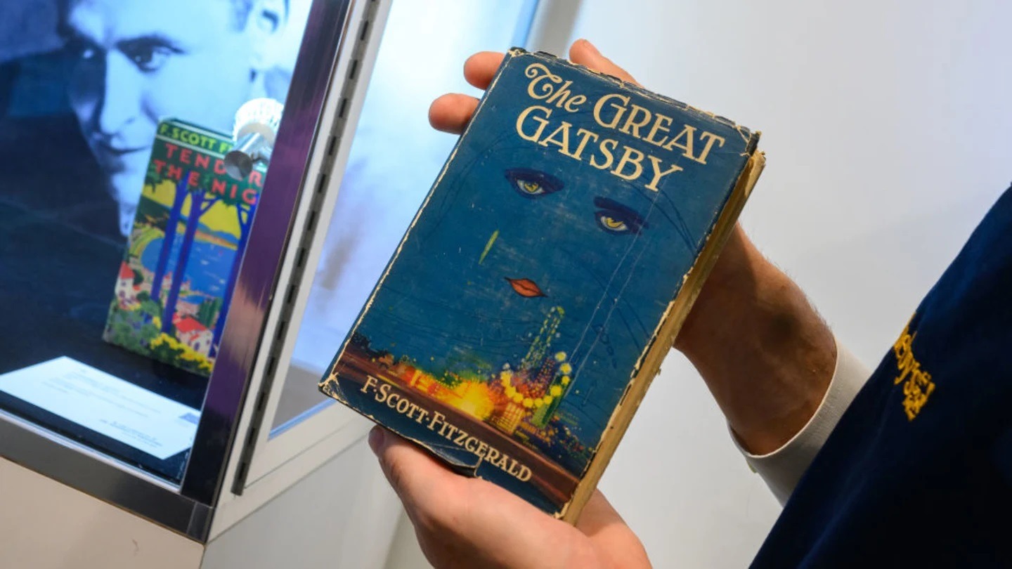 Первое издание «Великого Гэтсби» с культовой обложкой. Источник изображения: mentalfloss.com. Фото.