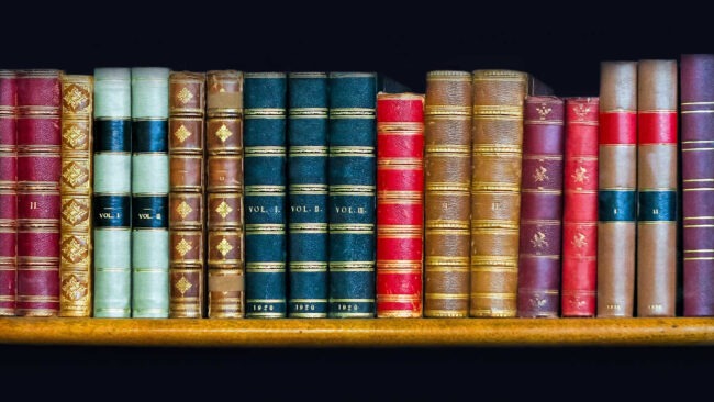 7 редких книг, которые стоят миллионы сегодня. Фото.