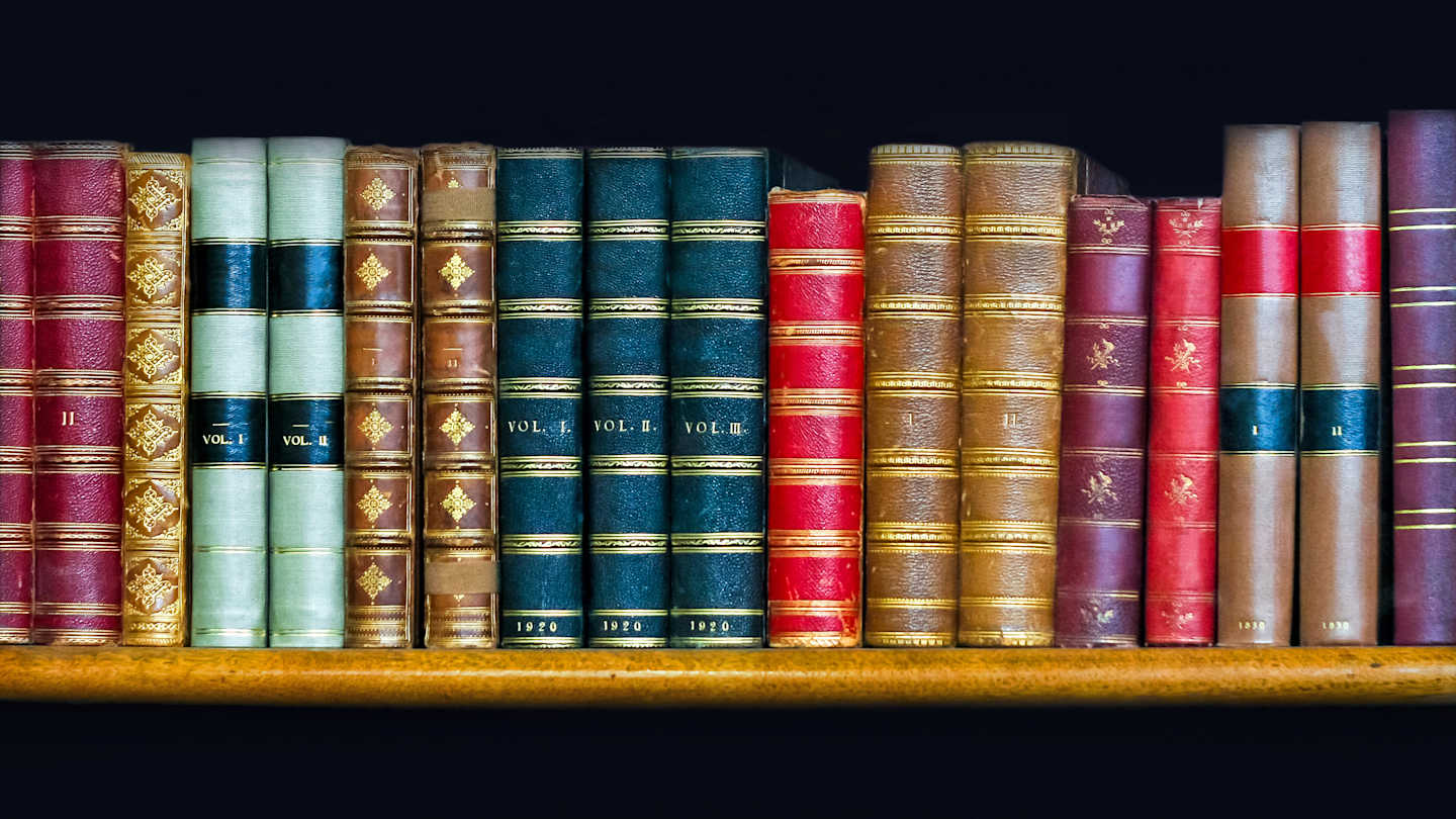 Некоторые книги, хранящиеся в библиотеках и частных коллекциях по всему миру, стоят баснословных денег. Источник изображения:. Фото.