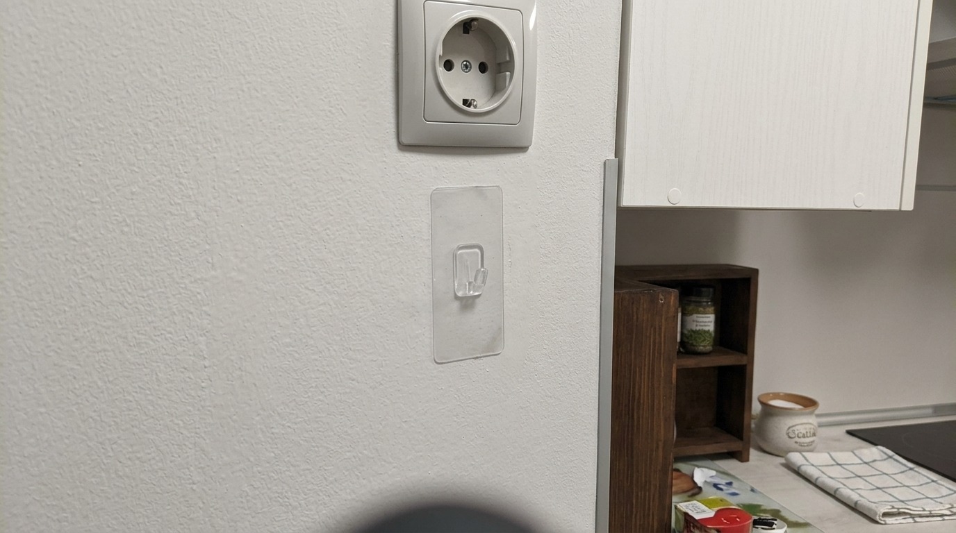 Купил один рулон в марте, а к лету пришлось заказывать второй — настолько затягивает. Фото.