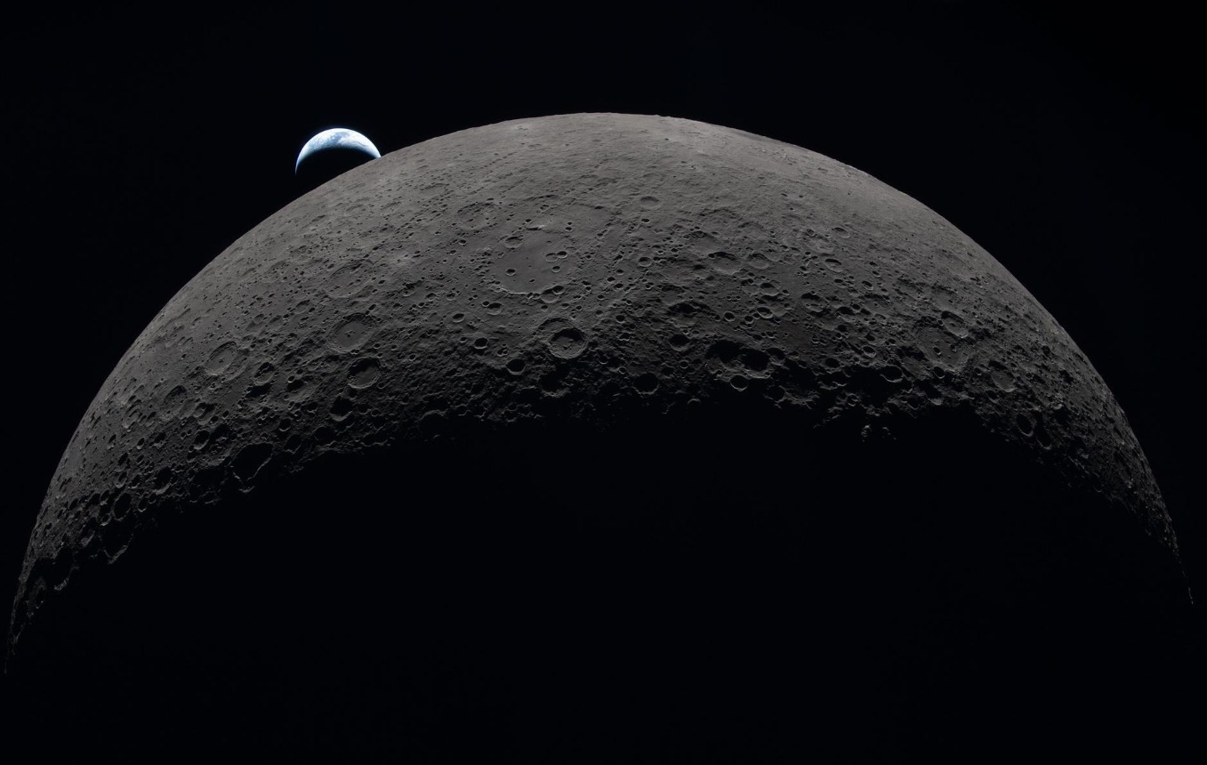 Фотография обратной стороны Луны, которая точно войдет в учебники. Источник изображения: NASA. Фото.