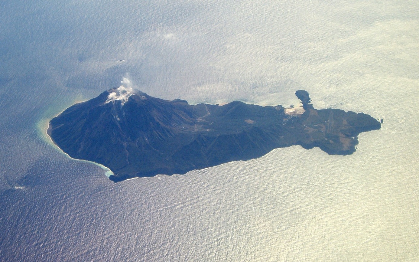 Остров Иодзима образовался в результате одного из извержений вулканической системы Кикай. Источник изображения: wikipedia.org. Фото.
