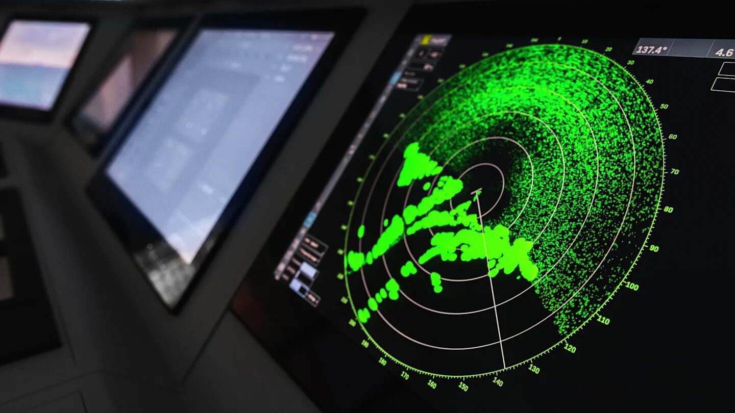 Современный радар-детектор. Фото.