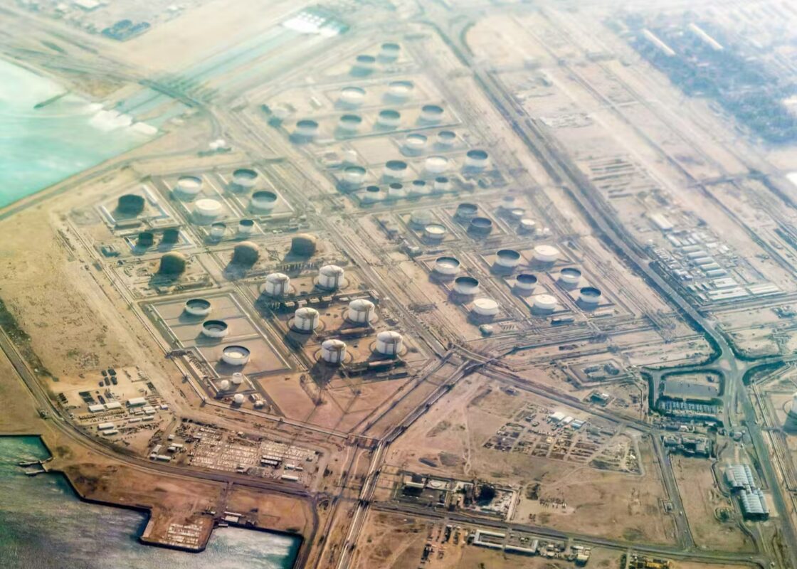 Катарский гелий добывается на крупнейшем в мире заводе по производству сжиженного природного газа в Рас-Лаффане. Фото.