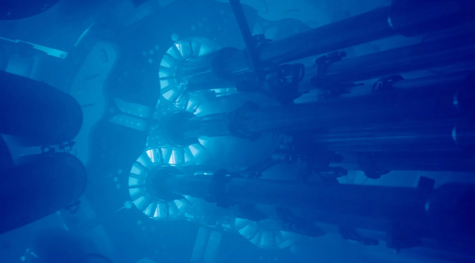 Свечение Вавилова-Черенкова. Источник изображения: 24hitech.ru. Фото.