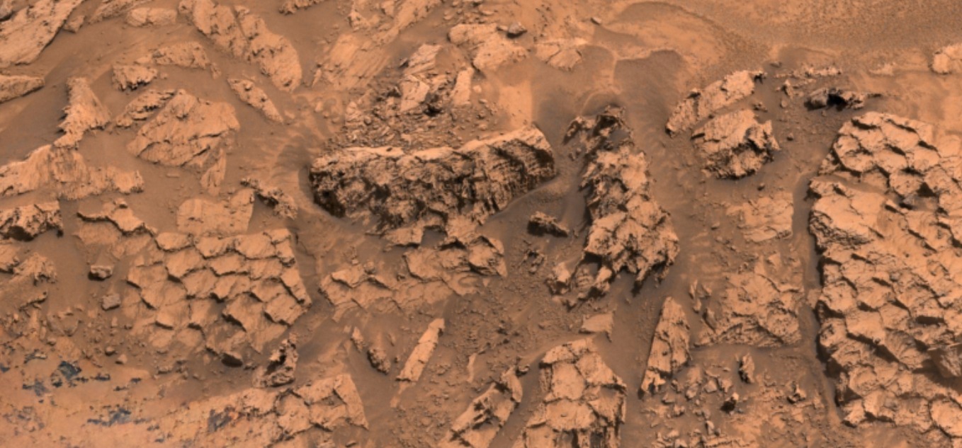 Чешуйчатые камни на Марсе. Источник изображения: NASA. Фото.