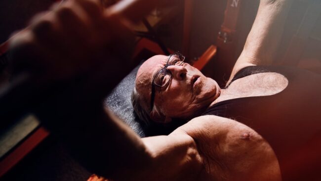 Мы завязываем шнурки автоматически, вот как работает мышечная память. Фото.