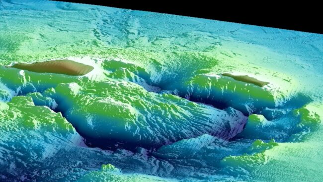 Невидимый вулкан в Японии начал пугать ученых. Фото.