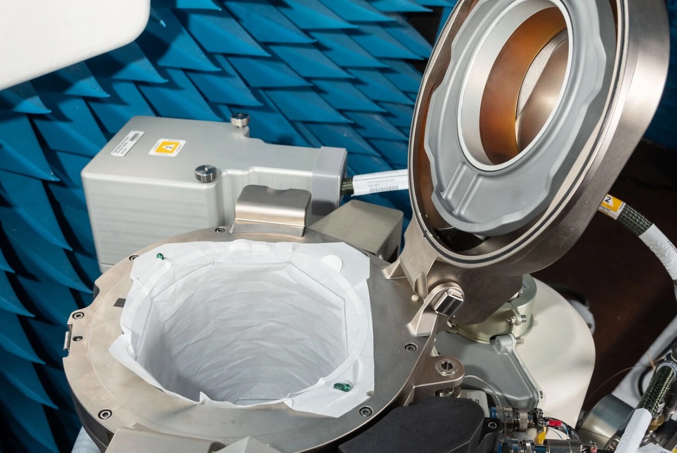 Так выглядит унитаз в космическом корабле. Источник изображения: gazeta.ru. Фото.