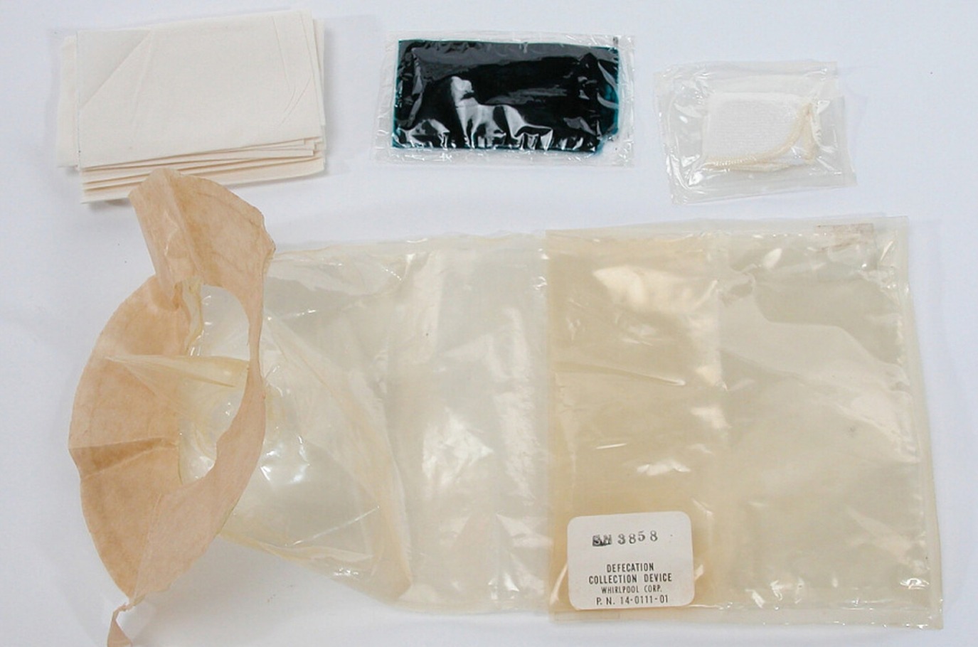 Мешки для кала астронавтов. Источник изображения: gazeta.ru. Фото.