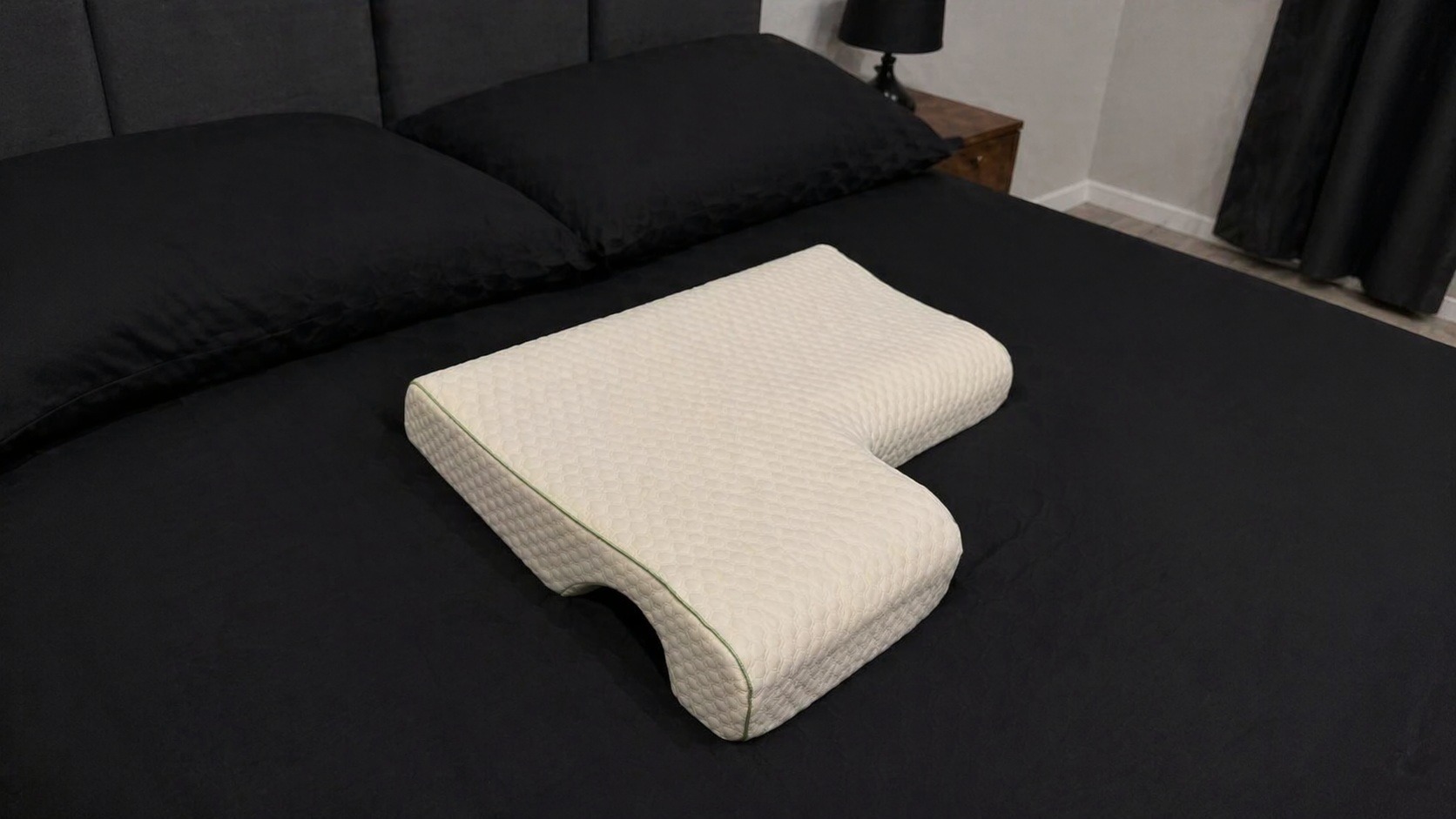 Подушка для сна на боку может заметно улучшить здоровье, проверено. Фото.