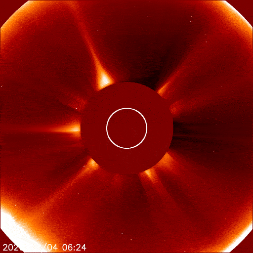 The SOHO satellite captured how Comet MAPS entered the Sun's atmosphere (left) and then emerged from the other side as a debris cloud. Source: livescience.com. Photo.