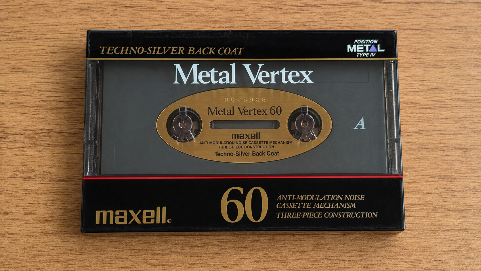 Одна кассета Maxell Metal Vertex может стоить 25 000 рублей. Фото.