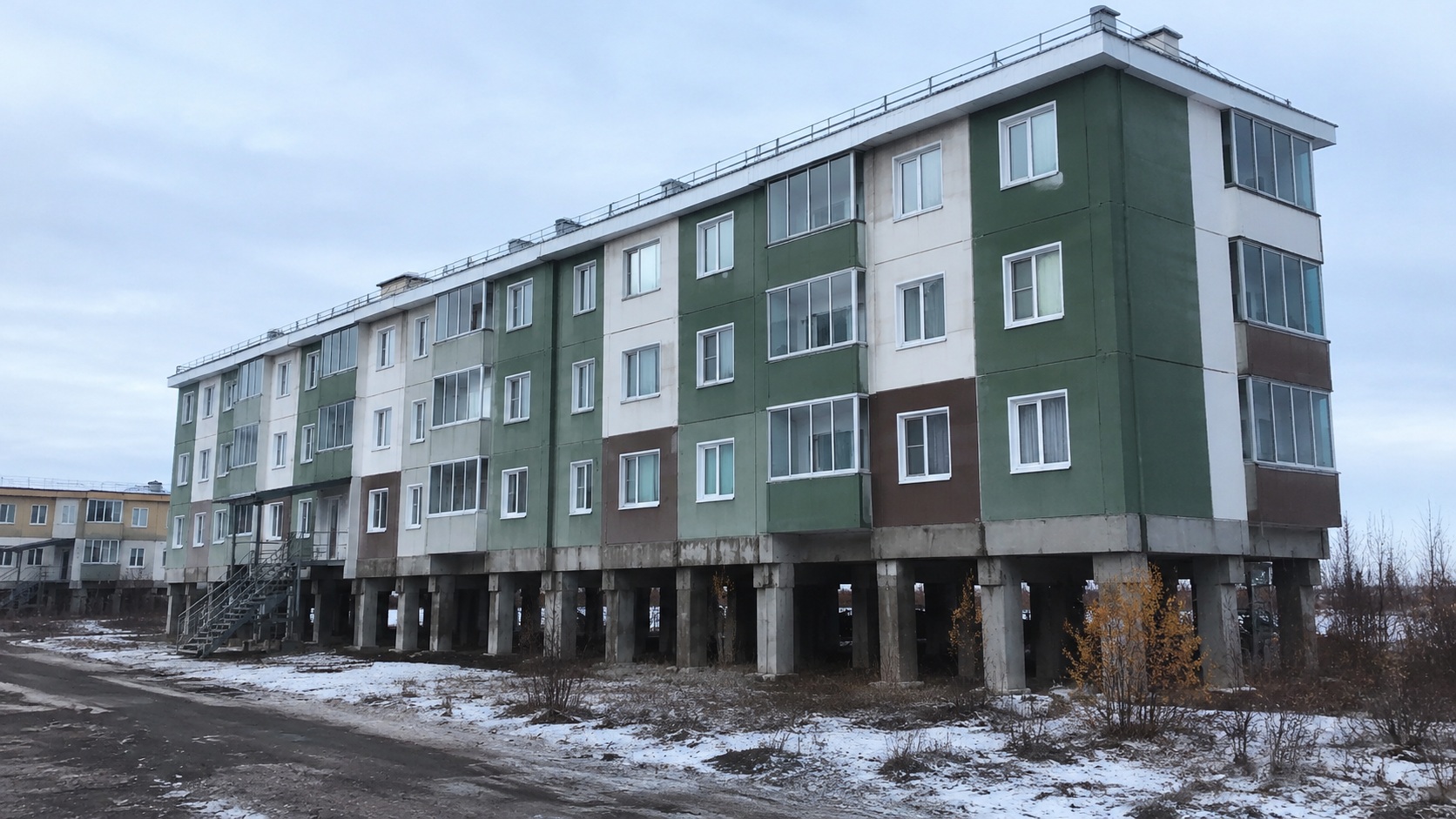 В Якутии дома приподняты над землей, и этому есть весомые причины. Фото.