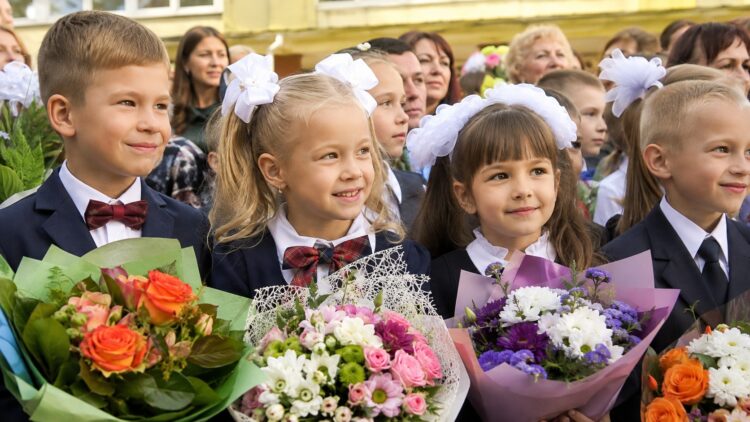 Сколько на самом деле стоит собрать ребенка в школу — и за что мы платить не обязаны. Фото.