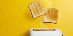 Любите тосты, но не чистите тостер? Вот как часто это нужно делать. Фото.
