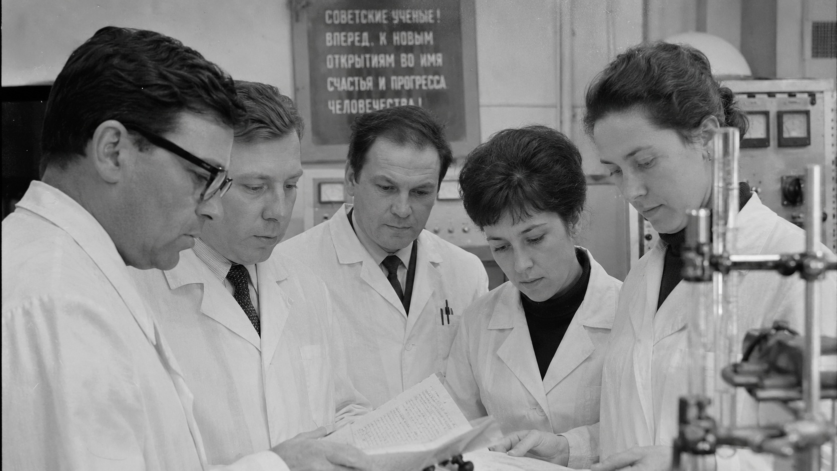 Российские нейросети будут обучены на отчетах советских ученых. Фото.