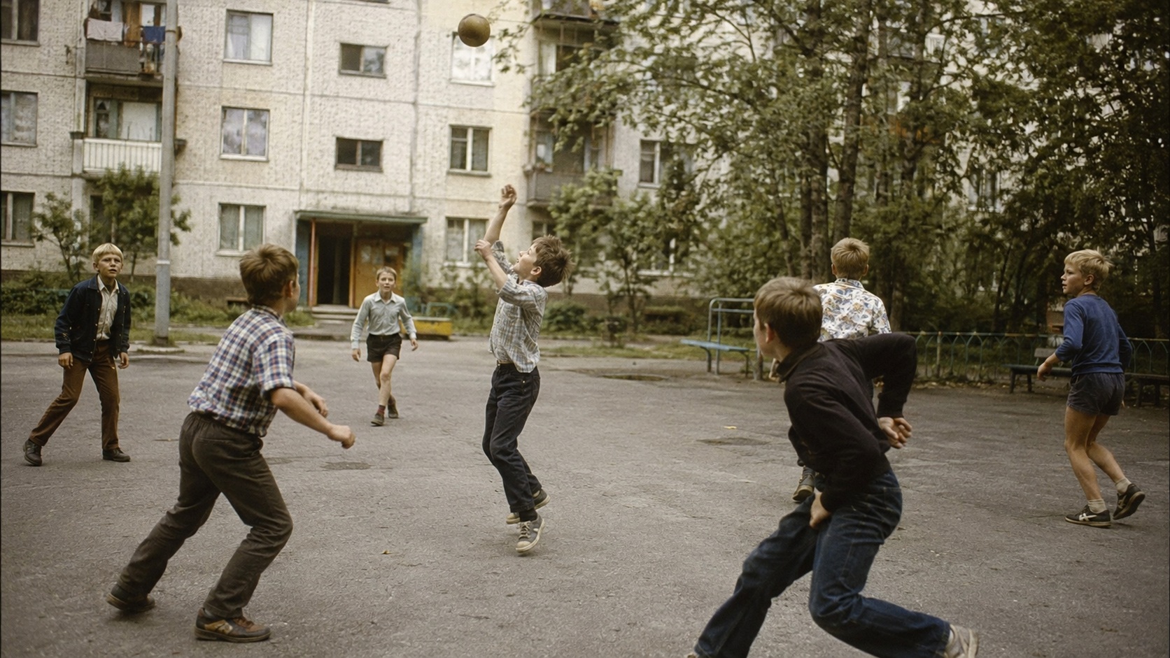 Советские дети играю в Штандер. Фото.