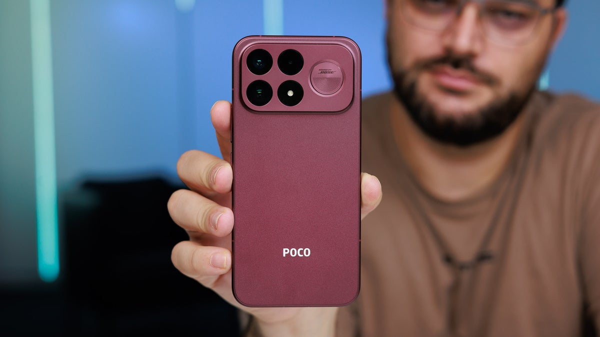 POCO F9 Ultra в вишневом цвете. Фото.