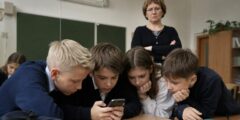 С 1 сентября в школах меняются правила для телефонов. Что теперь будет за нарушение. С 1 сентября в школах меняются правила для телефонов. Что теперь будет за нарушение. Фото.