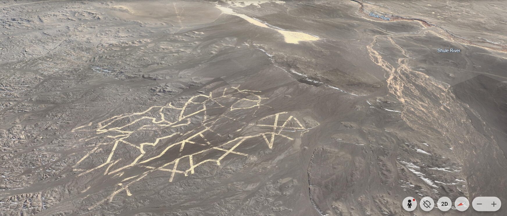 Узоры, выгравированные в пустыне Гоби. 40°27’19″N 93°44’37″E. Фото.