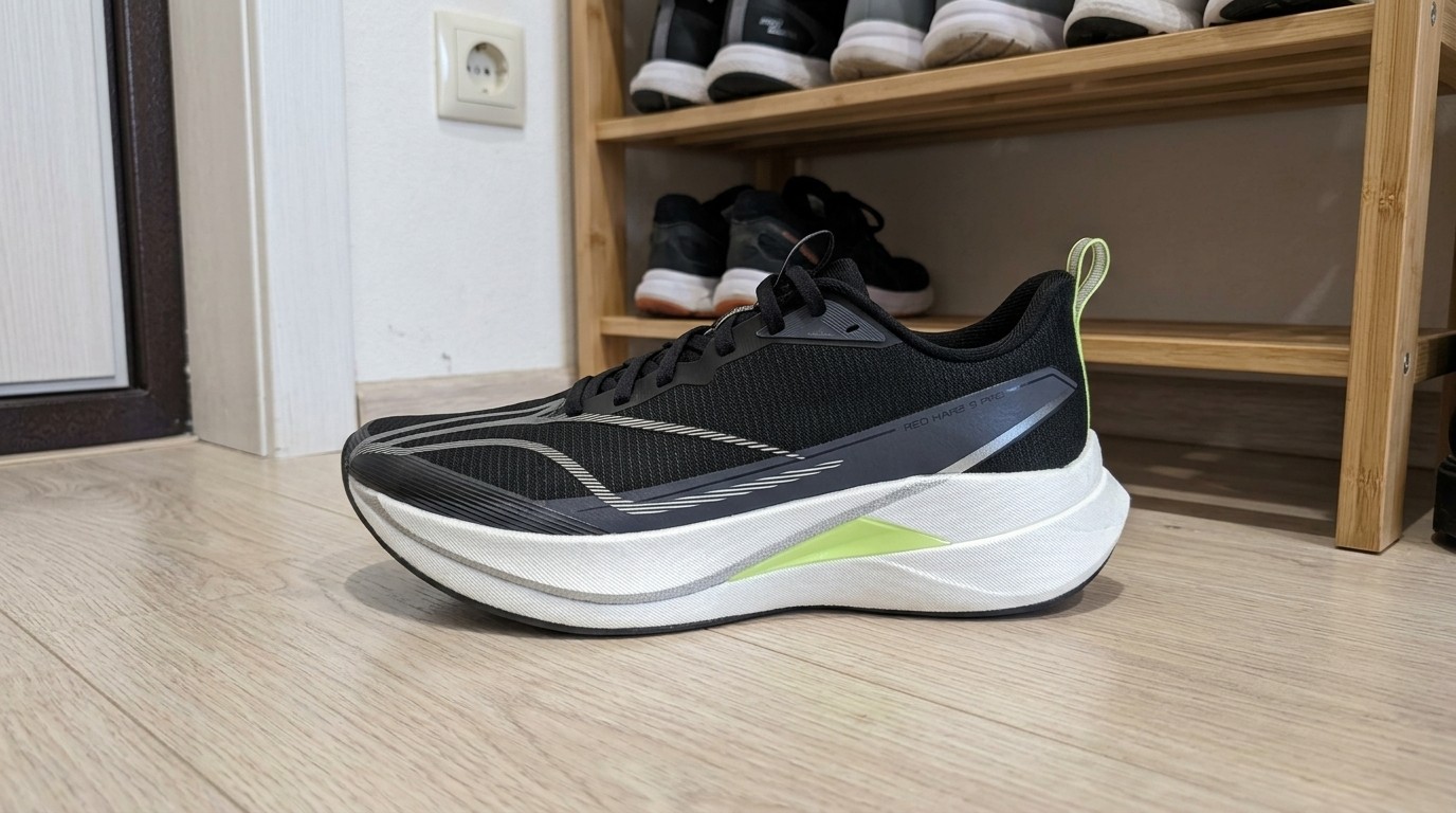 Кроссовок Li-Ning Red Hare 9 Pro на полу