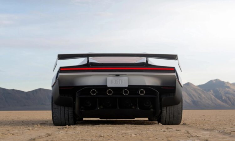 Новый Tesla Roadster умеет летать: как Илон Маск заставил машину прыгать через автомобили. Новый Tesla Roadster умеет летать: как Илон Маск заставил машину прыгать через автомобили. Фото.